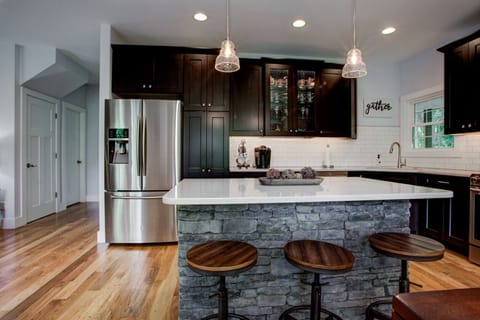 Additional seating at kitchen island