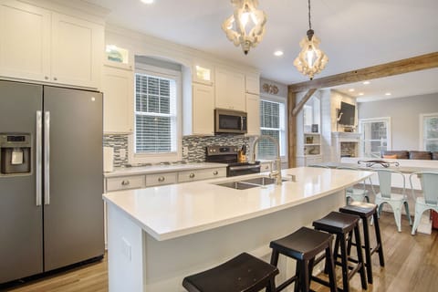 Upscale well stocked kitchen with quartz countertops