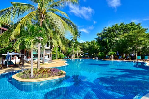 Outdoor pool, pool umbrellas, sun loungers
