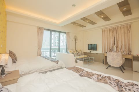 Quadruple Room (201) | Desk, free WiFi, bed sheets