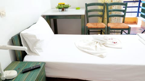 Standard Double Room | Desk, soundproofing, free WiFi, bed sheets