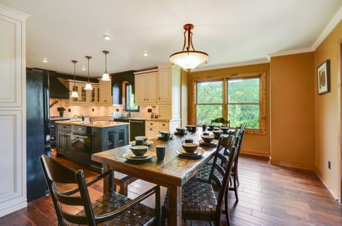 Main Level-Dining Area