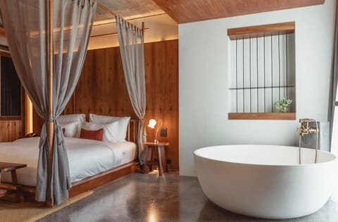 Deluxe with Bathtub Type-A | Premium bedding, down comforters, free minibar items, in-room safe