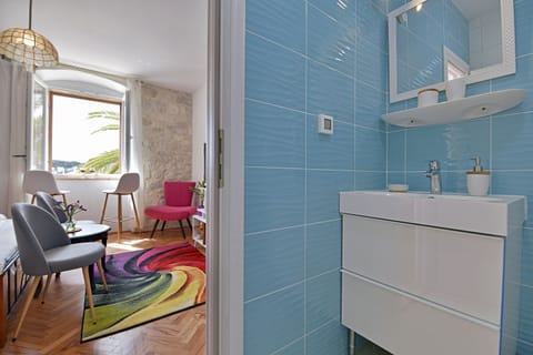 Room, Sea View | Bathroom | Towels, soap, toilet paper