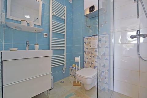 Room, Sea View | Bathroom | Towels, soap, toilet paper