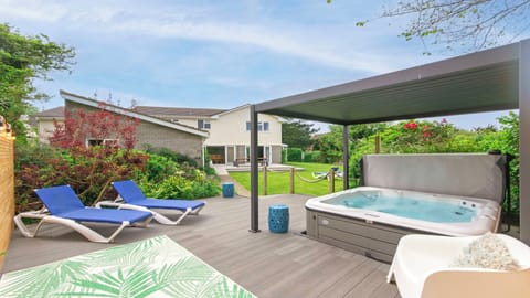 House (6 Bedrooms) | Front of property