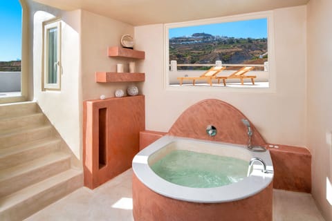 Deluxe House, 2 Bedrooms, Hot Tub & Jacuzzi | Bathroom | Shower, rainfall showerhead, free toiletries, hair dryer