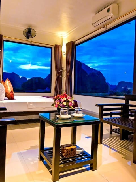 Minibar, individually decorated, individually furnished, desk
