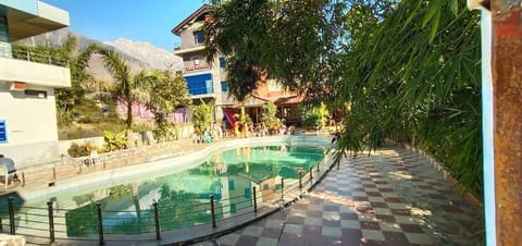 Poolside bar