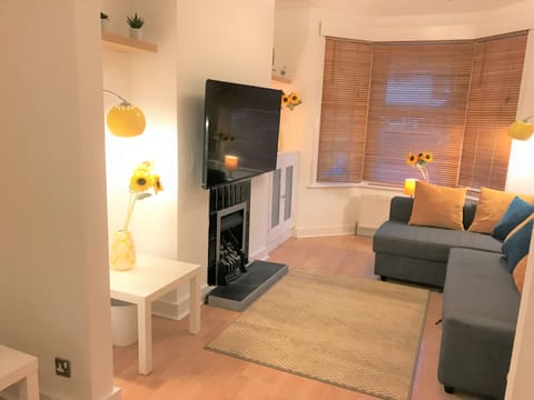 Apartment, Private Bathroom | Lounge