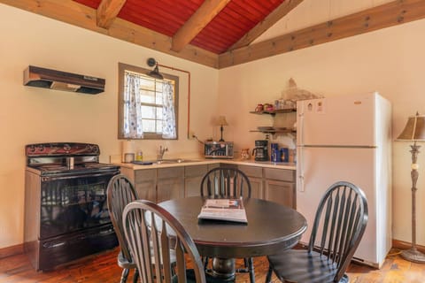 Fully-equipped kitchenette