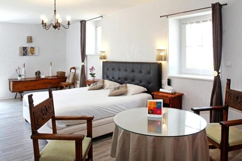 Superior Double Room (Ty Bihan) | In-room safe, individually furnished, laptop workspace, free WiFi