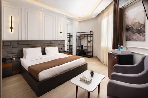 Deluxe Double Room | Minibar, blackout drapes, soundproofing, free WiFi