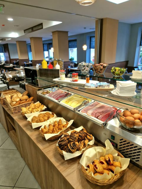 Daily buffet breakfast for a fee