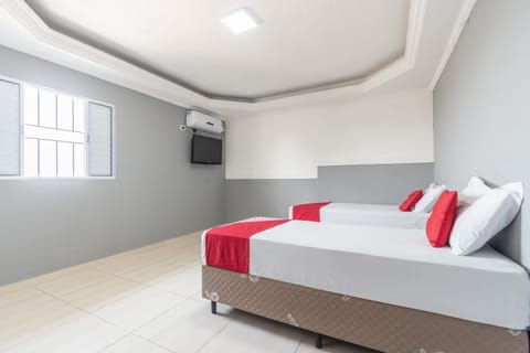 Twin Room | Desk, free WiFi, bed sheets
