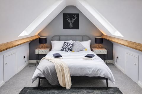 Three-Bedroom Apartment | 3 bedrooms, iron/ironing board, free WiFi, bed sheets