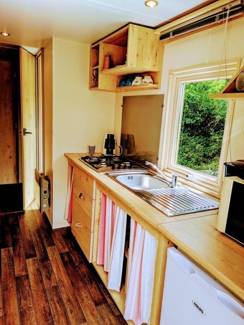 Coffee/tea maker, electric kettle