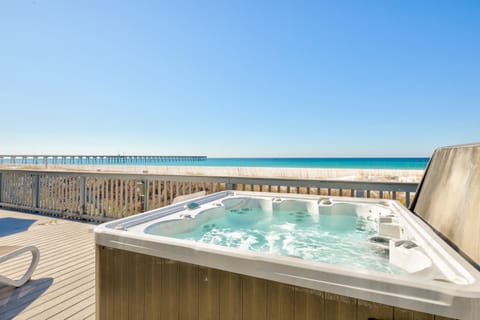 Gulf Front Hot Tub with Views of the Pier