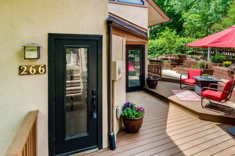 Nice patio with small grill