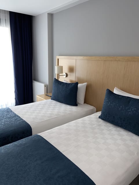 Superior Twin Room | Premium bedding, free minibar items, in-room safe, blackout drapes