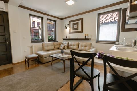 Deluxe Apartment | Living area | 42-inch LED TV with cable channels, TV