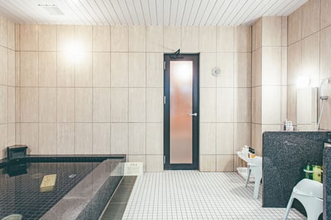 Indoor spa tub