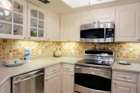 Upgraded Full Kitchen