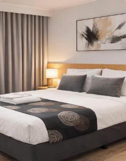 Standard Queen Room | Laptop workspace, iron/ironing board, free WiFi, bed sheets