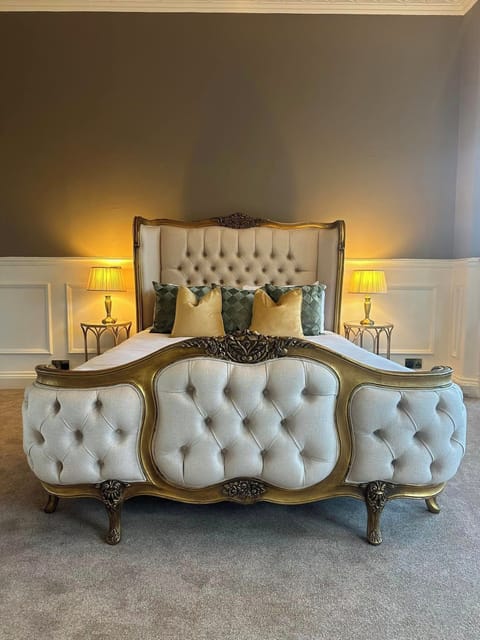 Honeymoon Double Room | Desk, iron/ironing board, free WiFi, bed sheets