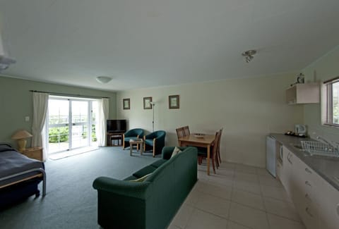 Standard Room, 1 Bedroom | Individually decorated, iron/ironing board, free WiFi, bed sheets