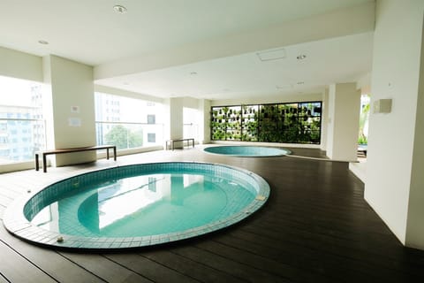 Indoor spa tub