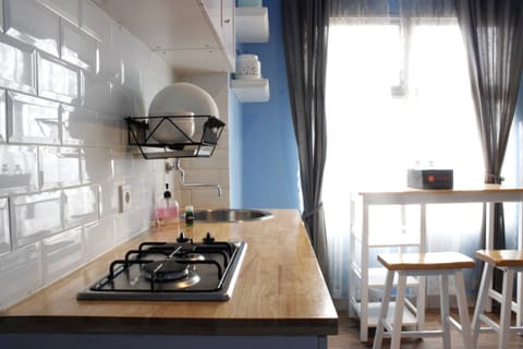 Room | Private kitchen | Fridge, stovetop, electric kettle, cookware/dishes/utensils
