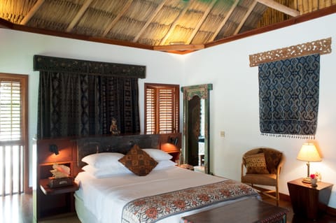 Premium bedding, in-room safe, individually decorated