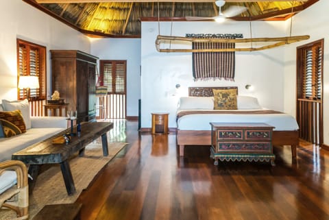 Premium bedding, in-room safe, individually decorated