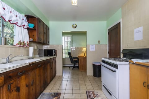 Flooring, Floor, Indoors, Room, Hardwood