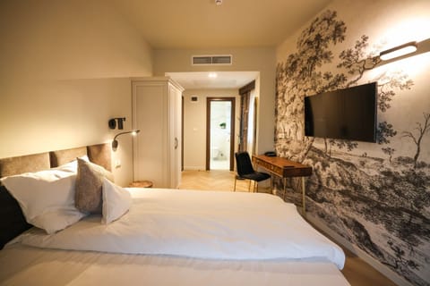 Double or Twin Room | Minibar, desk, blackout drapes, iron/ironing board