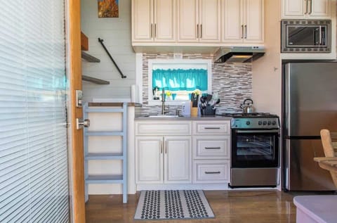 Kitchen - Fridge, Stovetop, Range Hood, Microwave