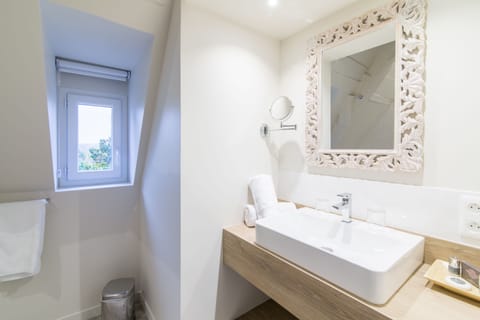 Double Room (Exotique) | Bathroom sink