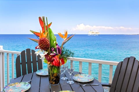 Expansive Ocean Views from the Lanai