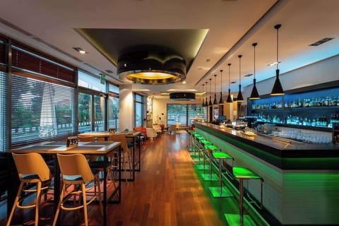 Cocktail bar, garden views, open daily