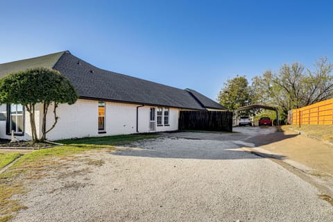 Granbury Vacation Rental | Studio | 1BA | Step-Free Access | 450 Sq Ft