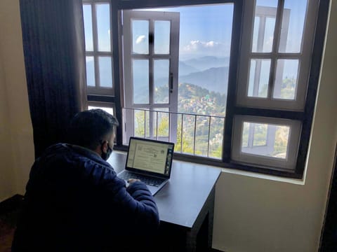 Deluxe Room | Desk, soundproofing, WiFi (free), bed sheets