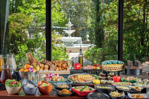 Daily buffet breakfast for a fee