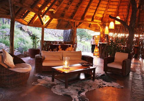 Lobby lounge