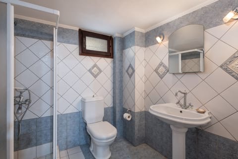 Traditional Villa, Multiple Bedrooms, Private Pool | Bathroom sink