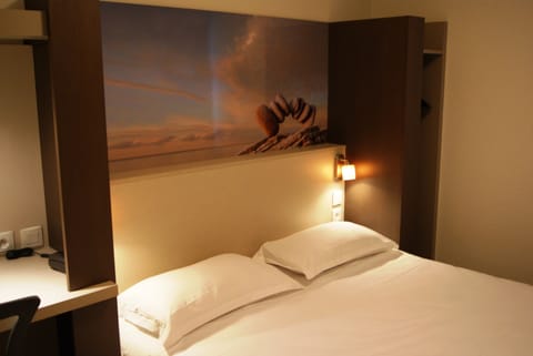 1 bedroom, premium bedding, desk, blackout drapes