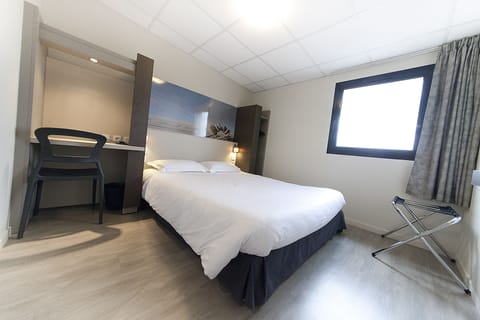 Double Room | 1 bedroom, premium bedding, desk, blackout drapes