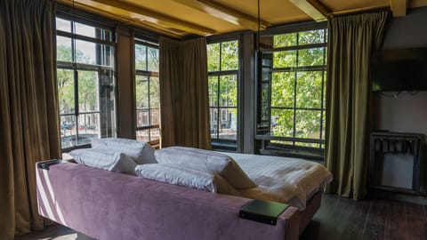 Royal Room | In-room safe, individually decorated, individually furnished, desk