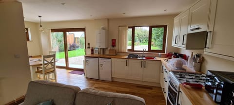 Fully equpped kithcen with full size cooker, fridge, dishwasher and microwave.
