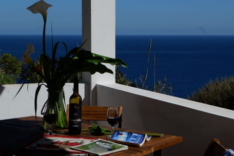Dine while watching the fishermen pass by